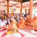 Chư Tăng và Phật tử lễ bái Tam Bảo