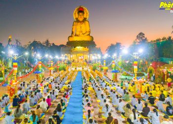 Hàng ngàn người con Phật tham dự khoá lễ