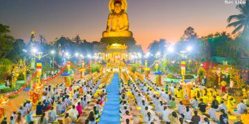 Hàng ngàn người con Phật tham dự khoá lễ